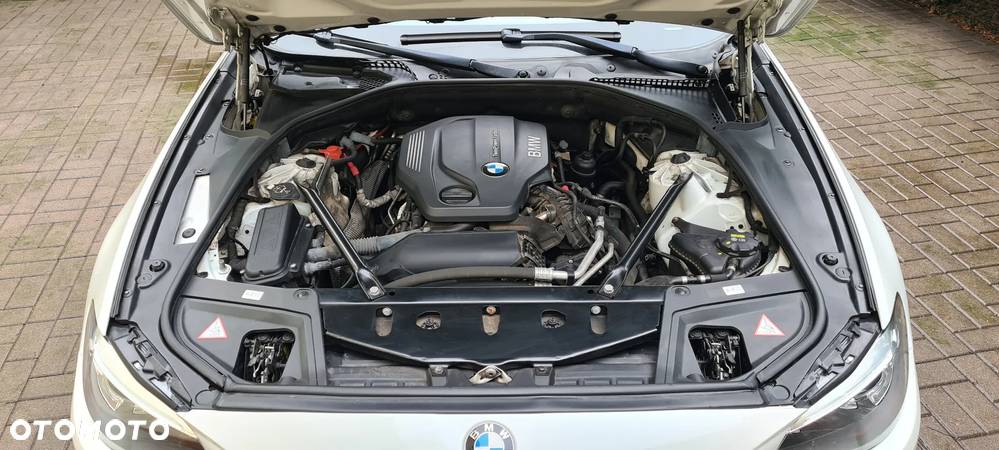 BMW Seria 5 520d xDrive Sport - 3