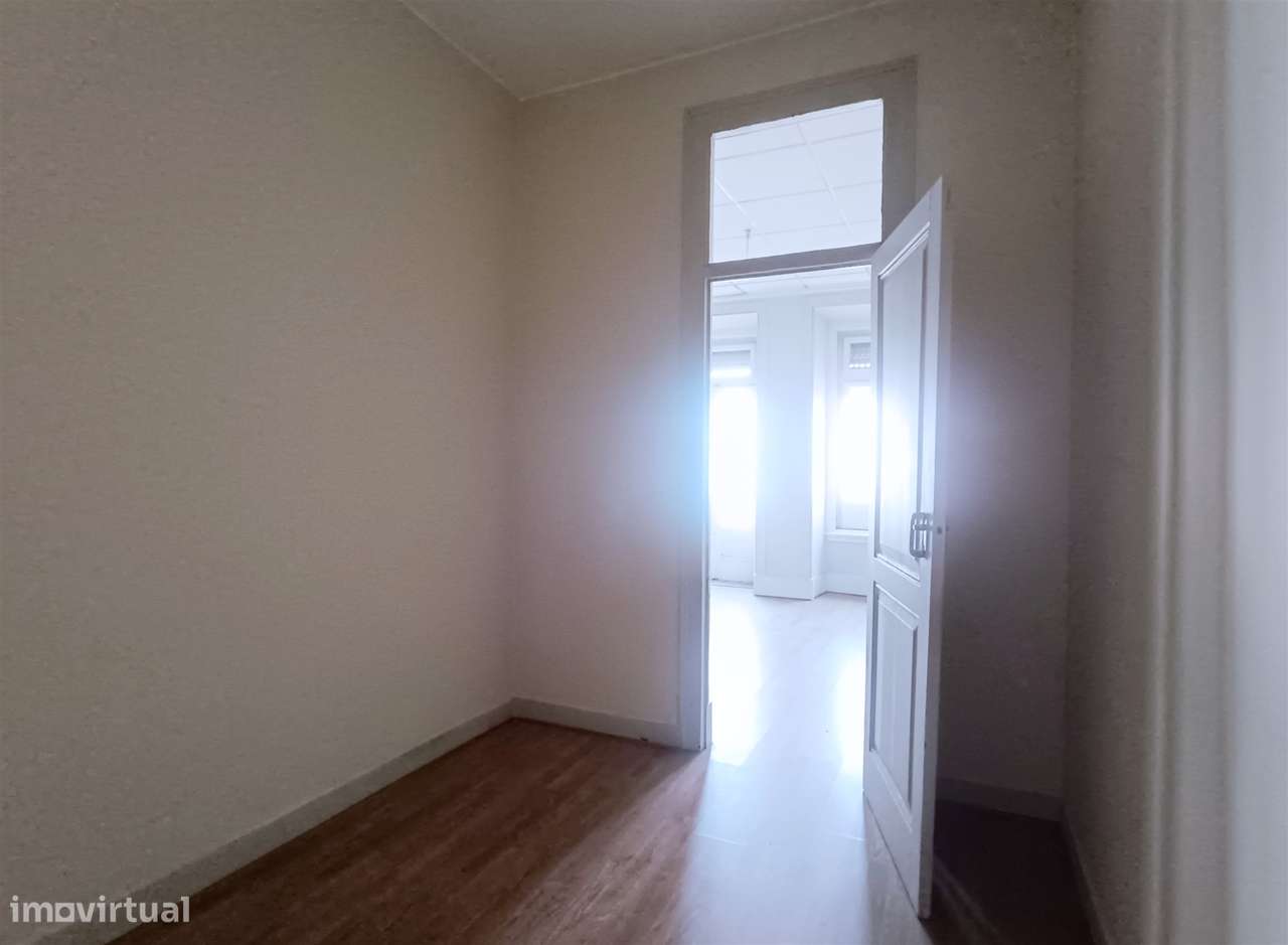 Apartamento T3 usado Arroios Lisboa-8