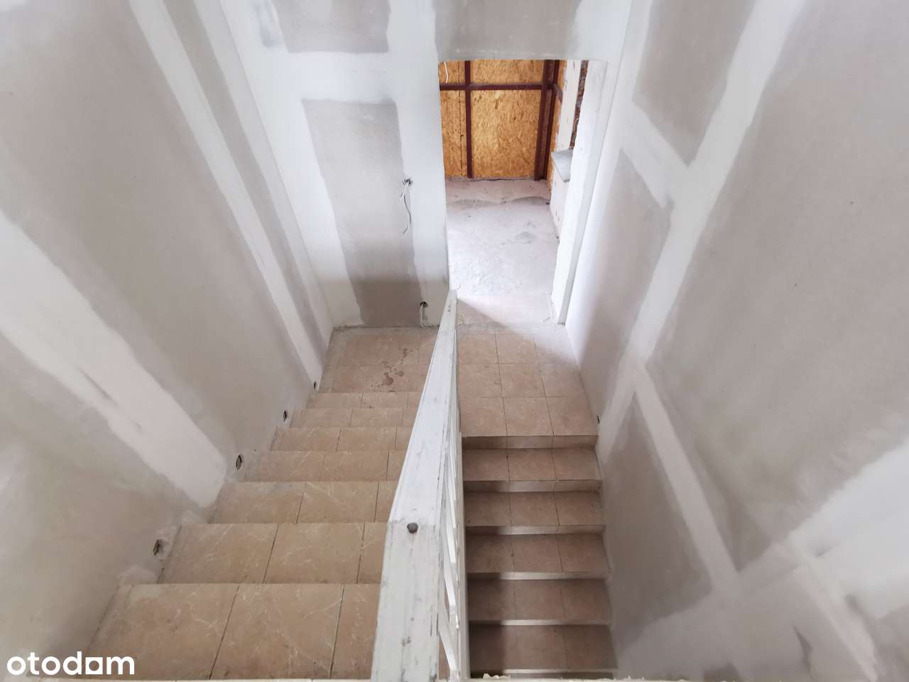 Dom z potencjałem do własnej aranżacji-7