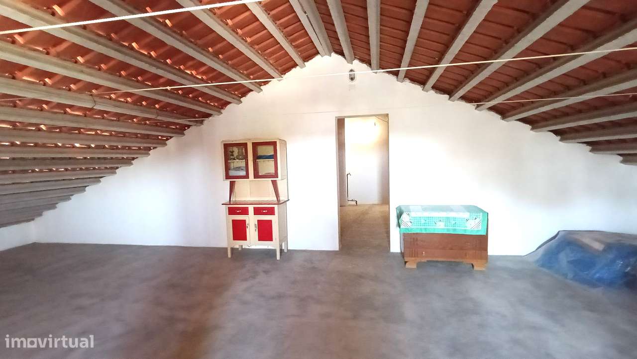 Moradia térrea isolada inserida em lote 2250 m2-23