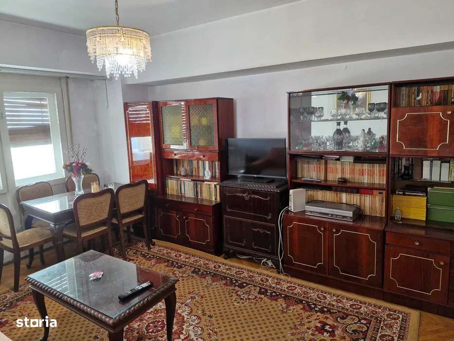 Apartament De Vânzare cu 3 Camere in zona ion mihalache sec.1-0