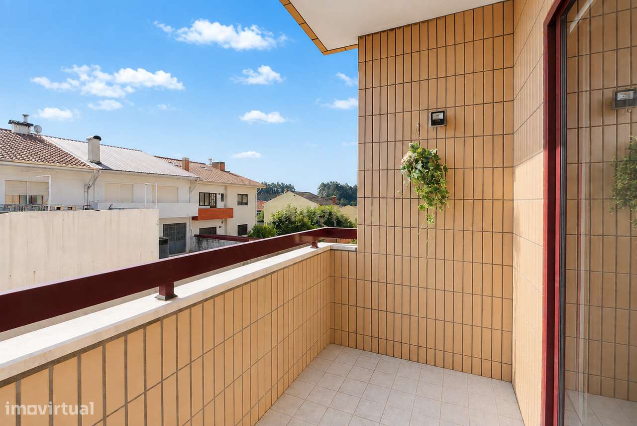 Apartamento T2 em Vila Nova de Gaia com Garagem e Elevador-6