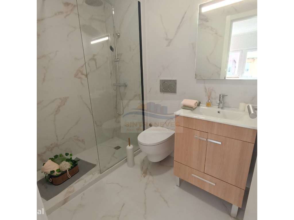 Moderno T3 com Closet, Cozinha Equipada e Luz Natural - Remodelado ... - Grande imagem: 4/7