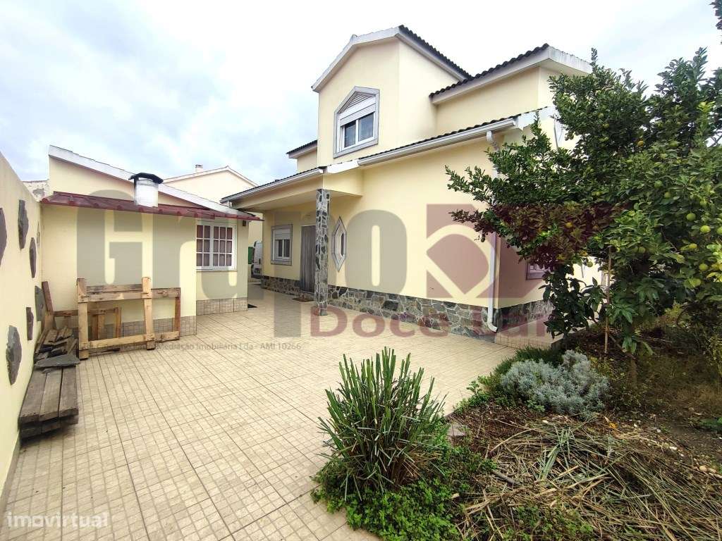 Moradia Isolada T5 com Garagem e anexo em Quinta do Conde-6