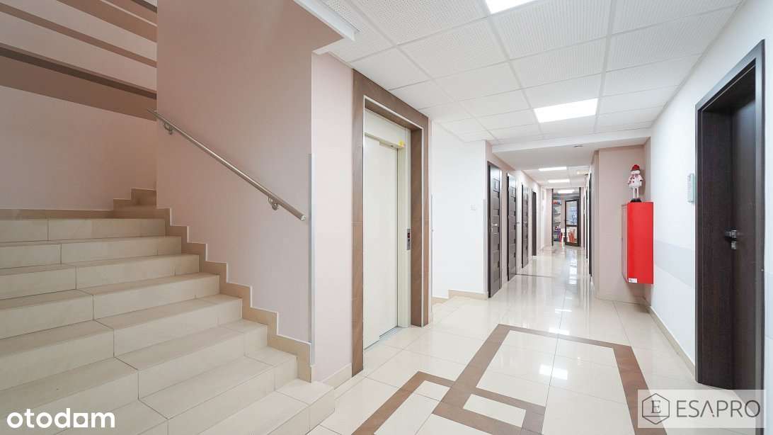 BUDYNEK BIUROWO - USŁUGOWY /WINDA/PARKING/ ŚRÓDMIEŚCIE-17