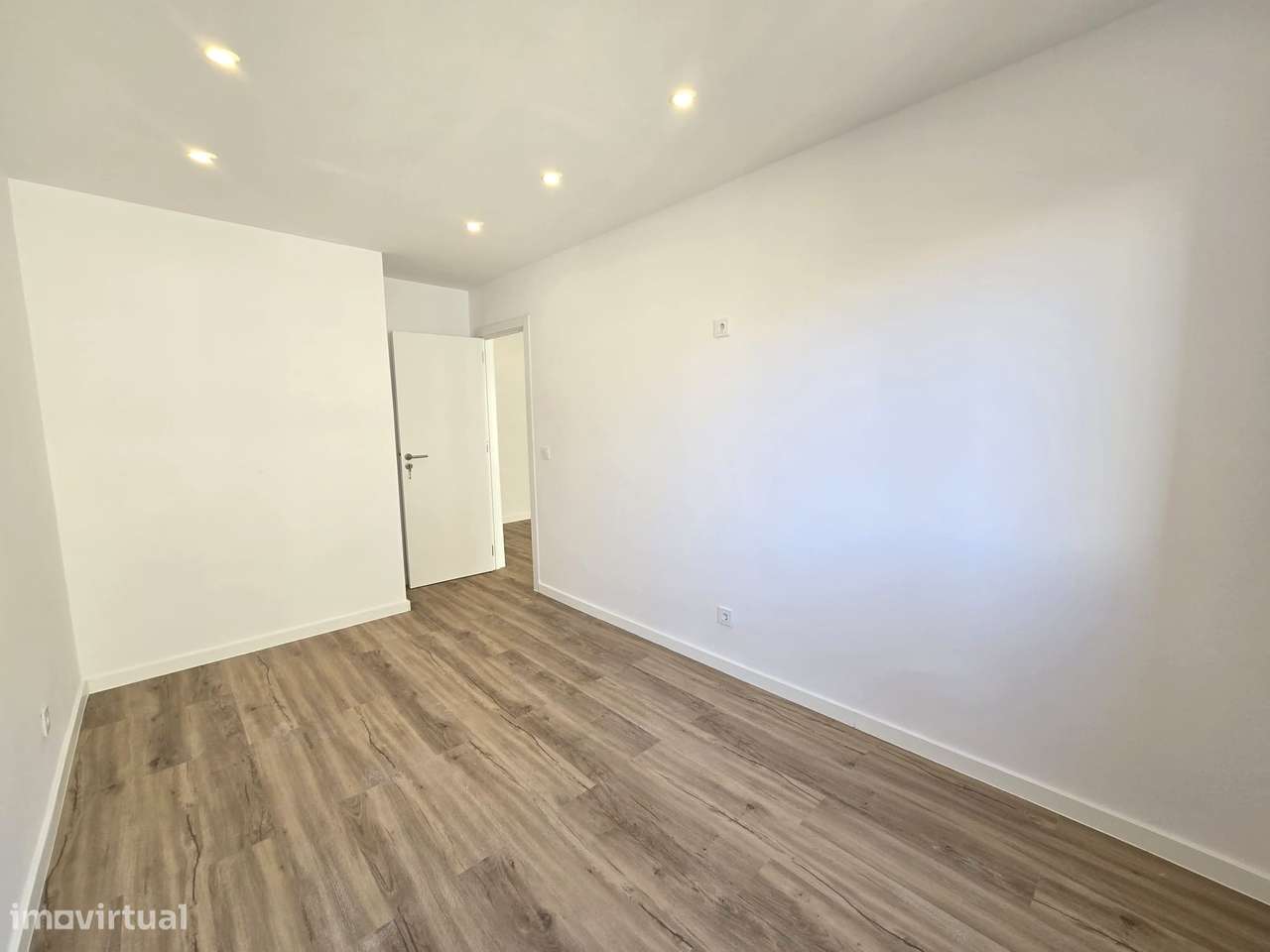 Apartamento Totalmente Remodelado T2 - Amadora-10