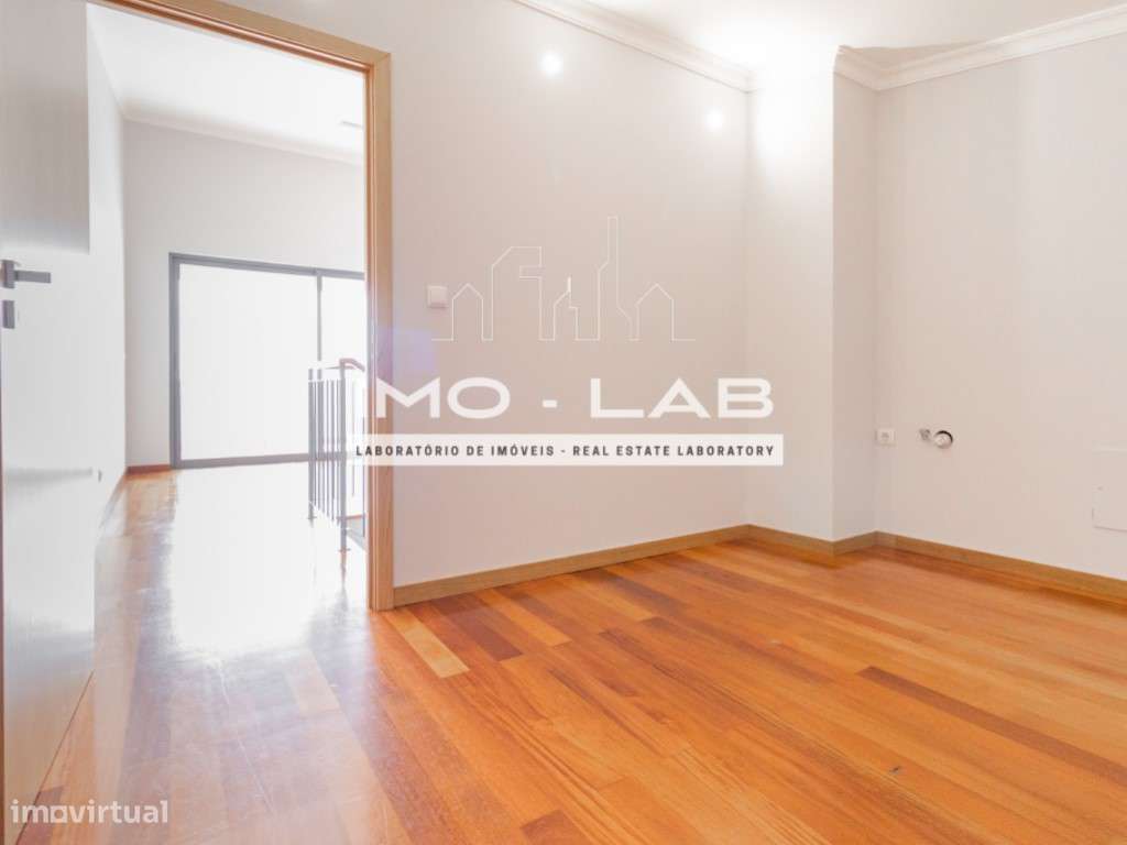 Moradia T2+1 - Câmara de Lobos - Vista Mar e Vista Montanha-25