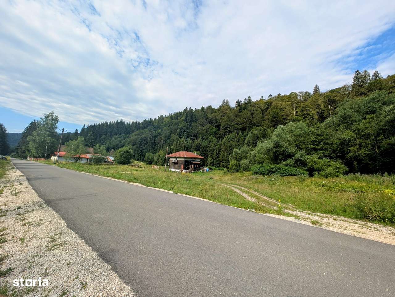 Predeal,P+1,casa din busteni,in spatele terenului curge raul Prahova-3