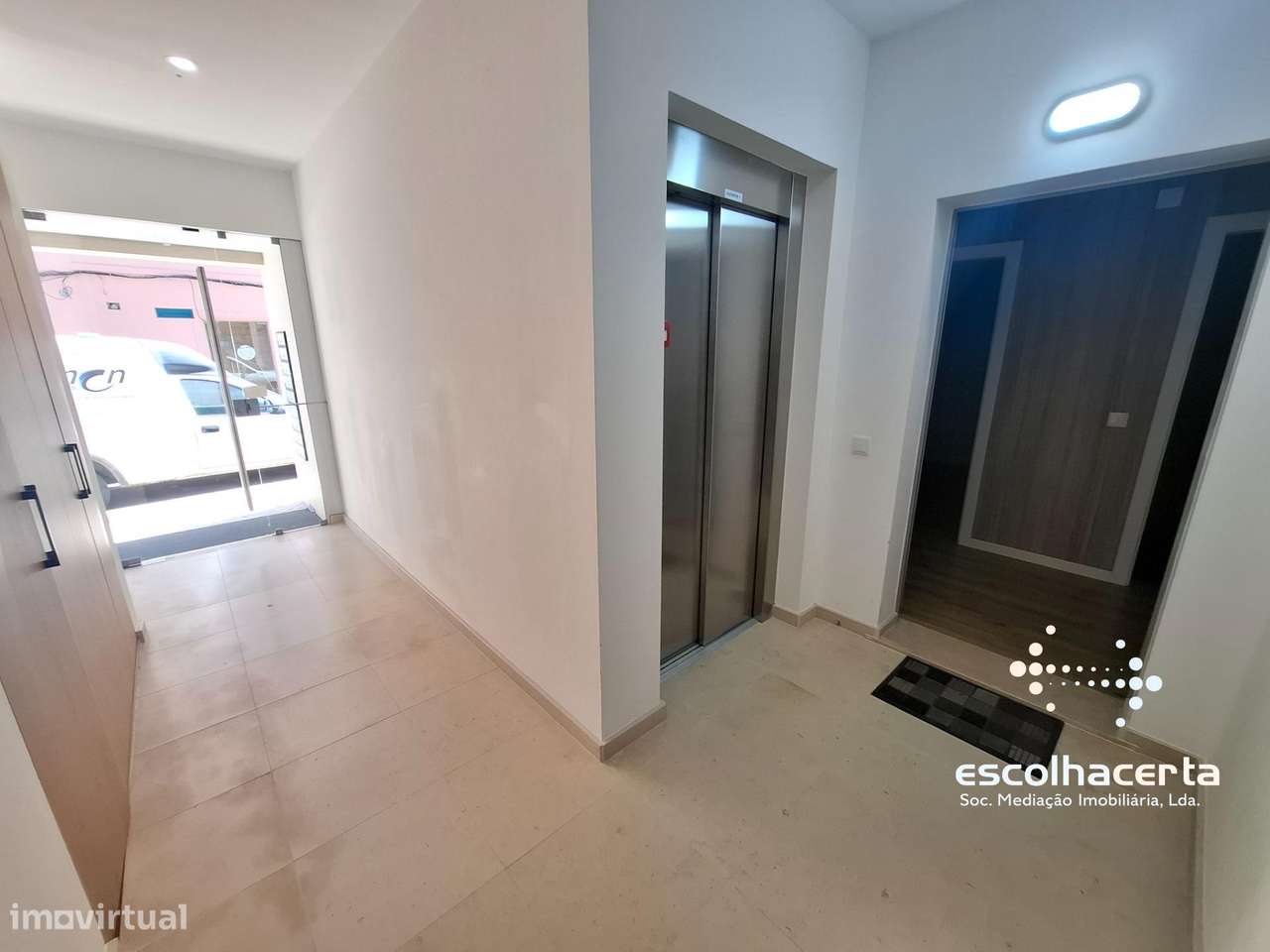 Apartamento T2 com Terraço Baixa de Setúbal-26