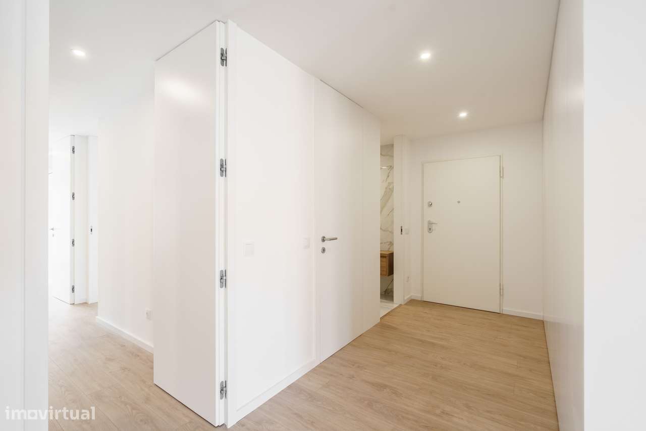 Exclusivo T3 Novo no Último Piso | 196 m² | Duas Frentes-9