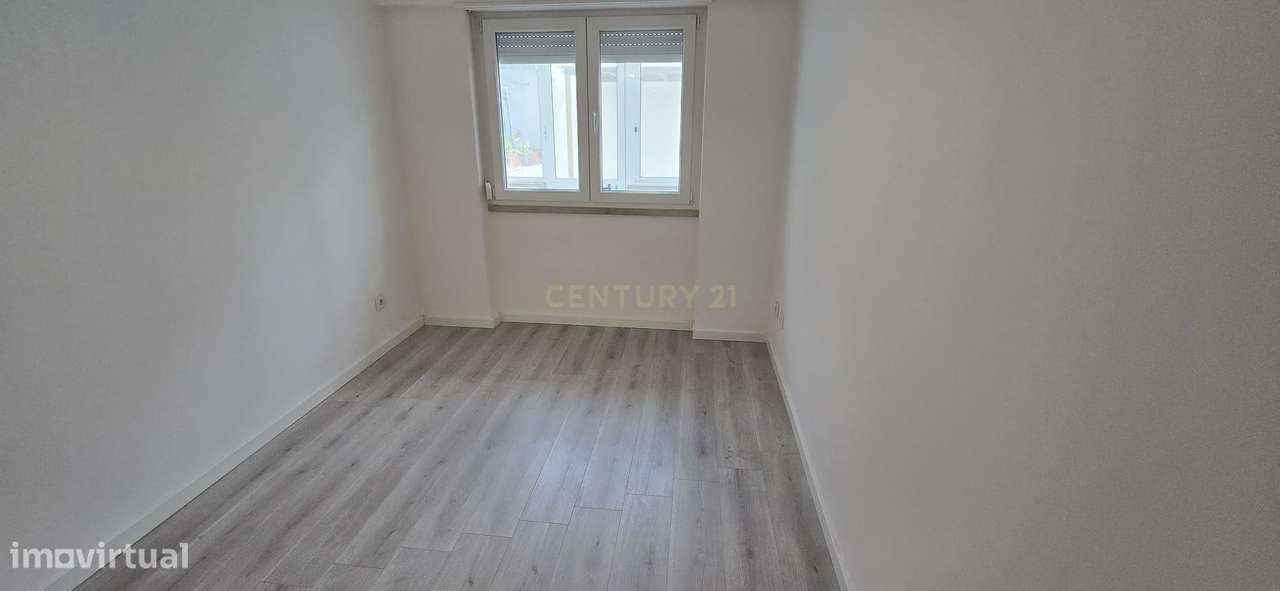 T3 em Almada com logradouro/ Excelente Localização-5