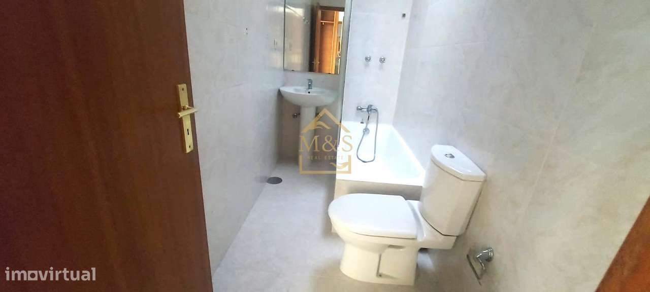 Apartamento T4 Duplex - Varandas - 2 Lug.Garagem - Porto-12