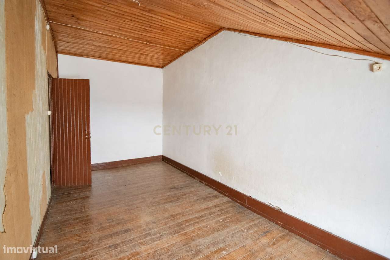 Apartamento 4 na Rua da Sofia — História, centralidade e potencial de-7