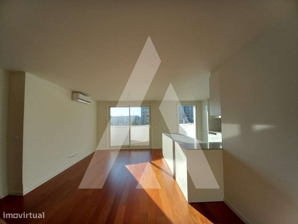 Apartamento T2 com terraço em plena Av. Dr. Lourenço Peixinho - Grande imagem: 5/14