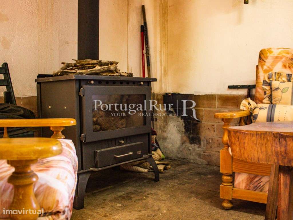 Quinta de 3,05 hectares com duas casas e várias construções - Grande imagem: 4/59