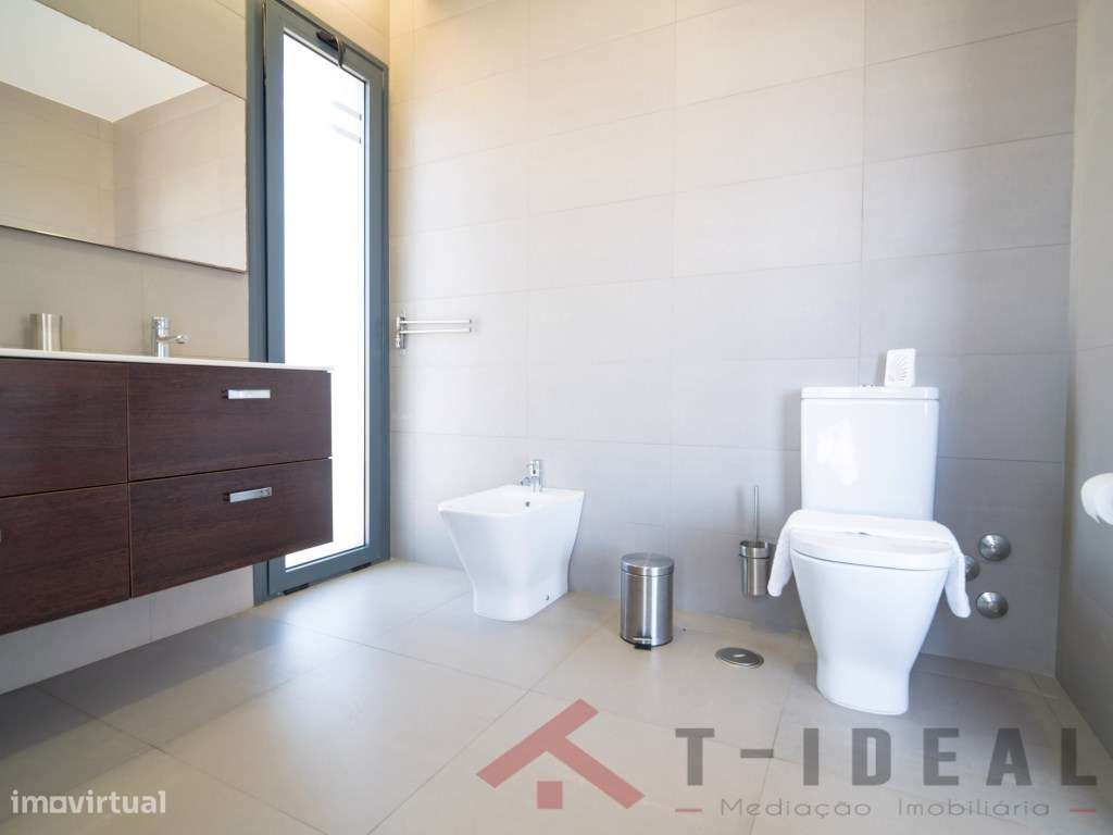 Moradia T4 Moderna Vista Mar-47