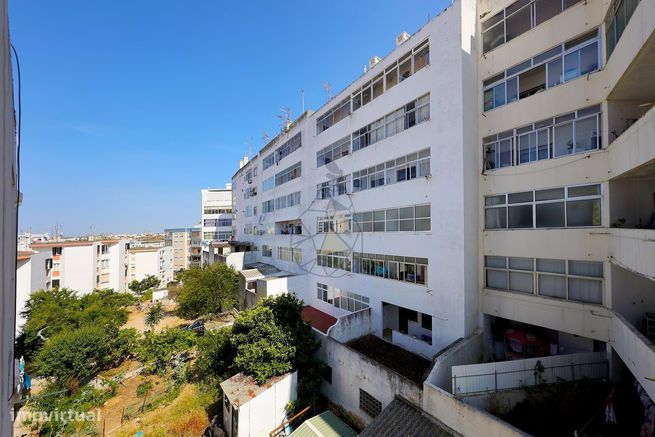 Apartamento T4 Completamente Renovado em Portimão-14