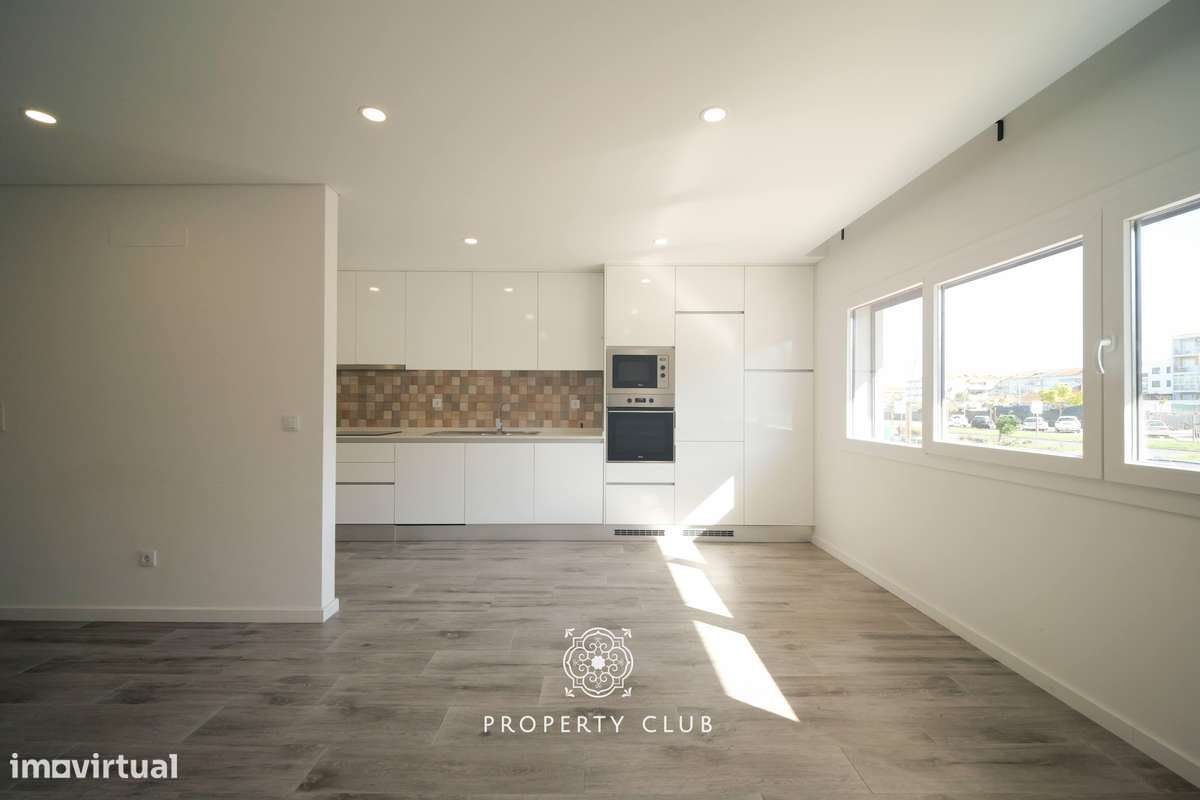 Apartamento T3 semi-novo na Urbanização Val Flores – Pinhal Novo-0