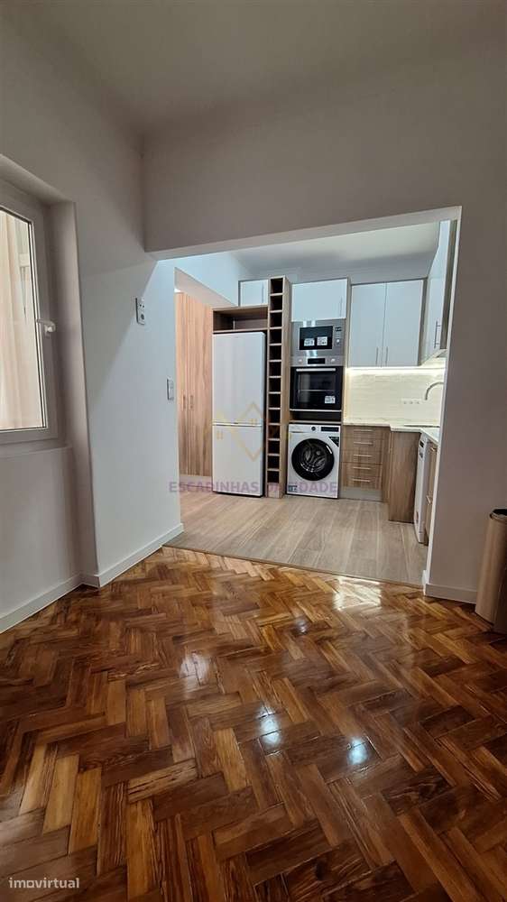 T2 Remodelado a Estrear com Terraço Privativo em Campolide - Grande imagem: 3/28