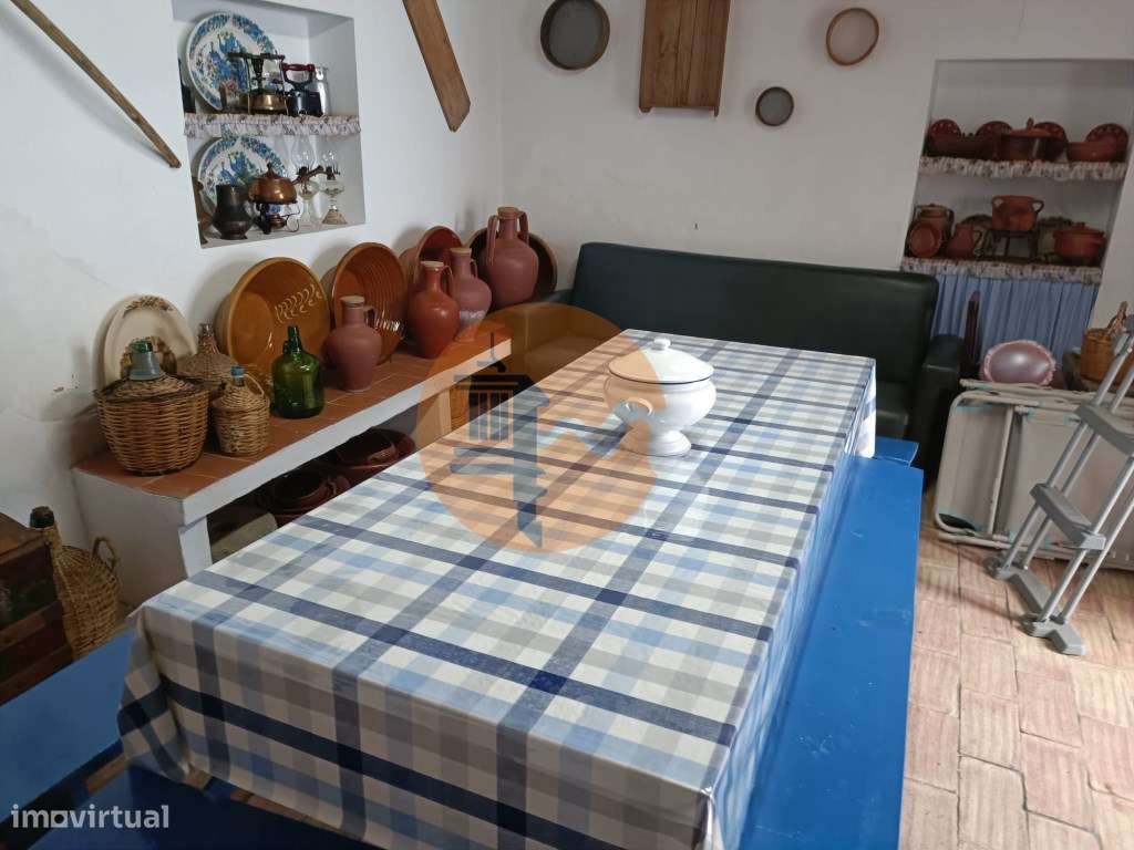 MORADIA T4 - COM TERRAÇO - COM JARDIM E POÇO - NO CENTRO DO AZINHAL... - Grande imagem: 4/60