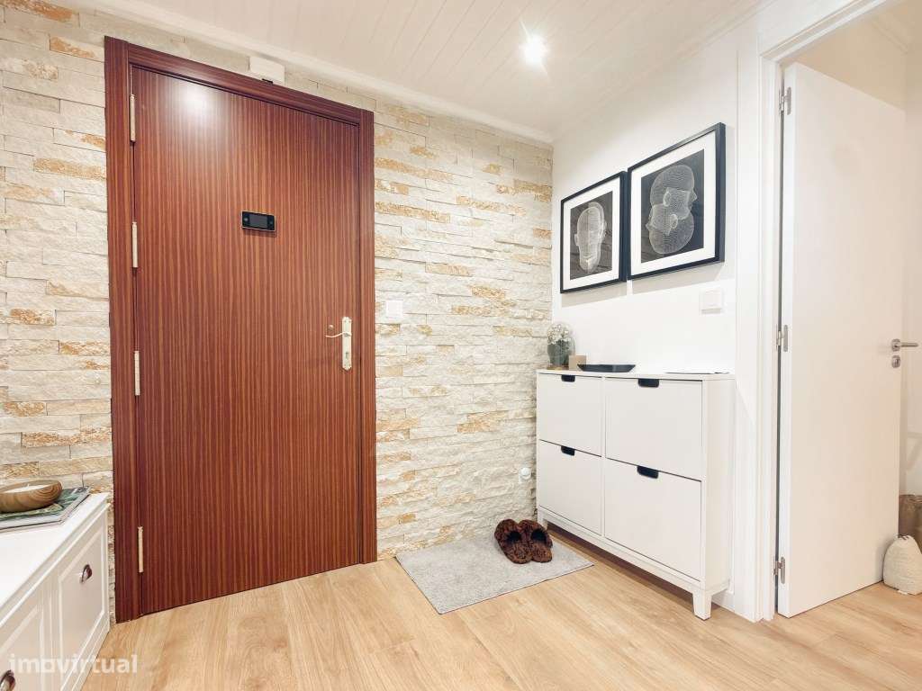 Apartamento T2 renovado e mobilado em Massamá com 107 m² e arrecadação-30
