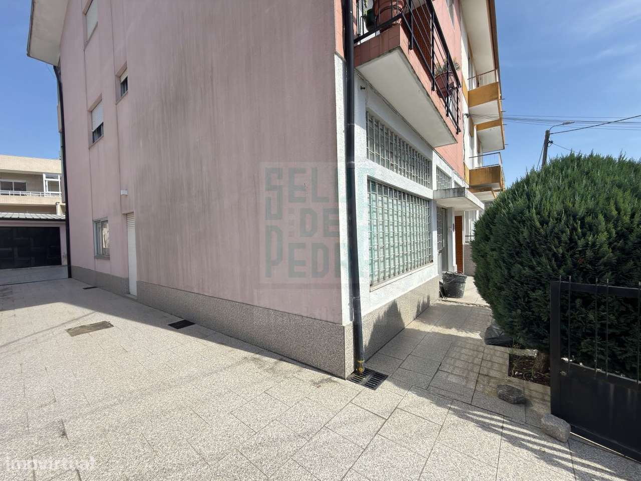 T2 Remodelado com Garagem Box em Valbom | A 10 Min do Porto-12