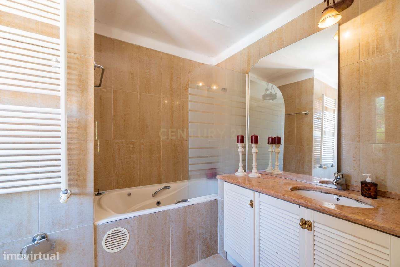 Moradia Isolada T6 com Garagem e Piscina Coberta na Quinta da Beloura-29