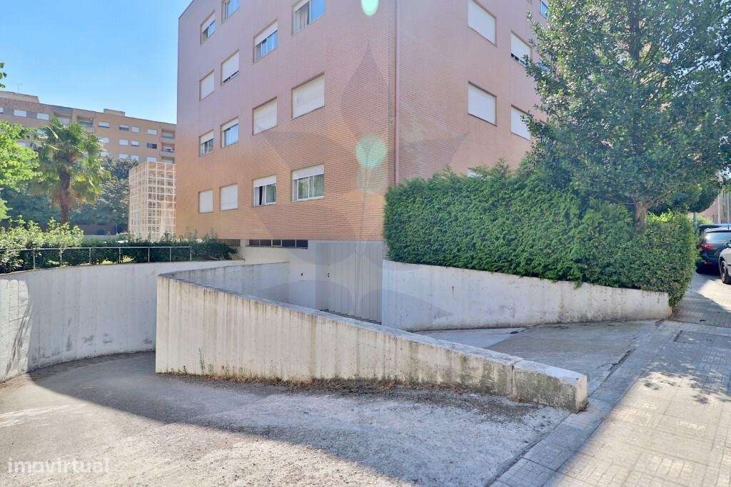 Apartamento T4 na freguesia de Lamaçães-36