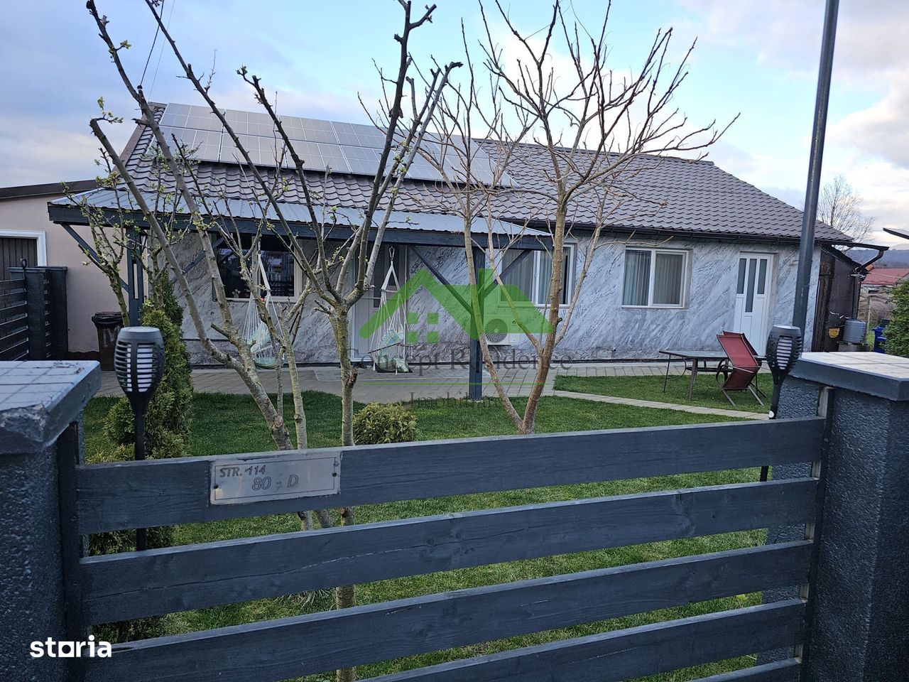 Vand casa pe nivel, finisata modern - Busag zona centrala