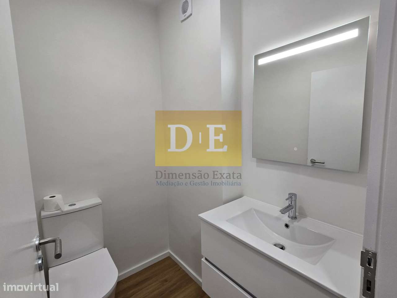 Apartamento T4 em Zona Central da Sª da Hora Junto à Estação do M-20