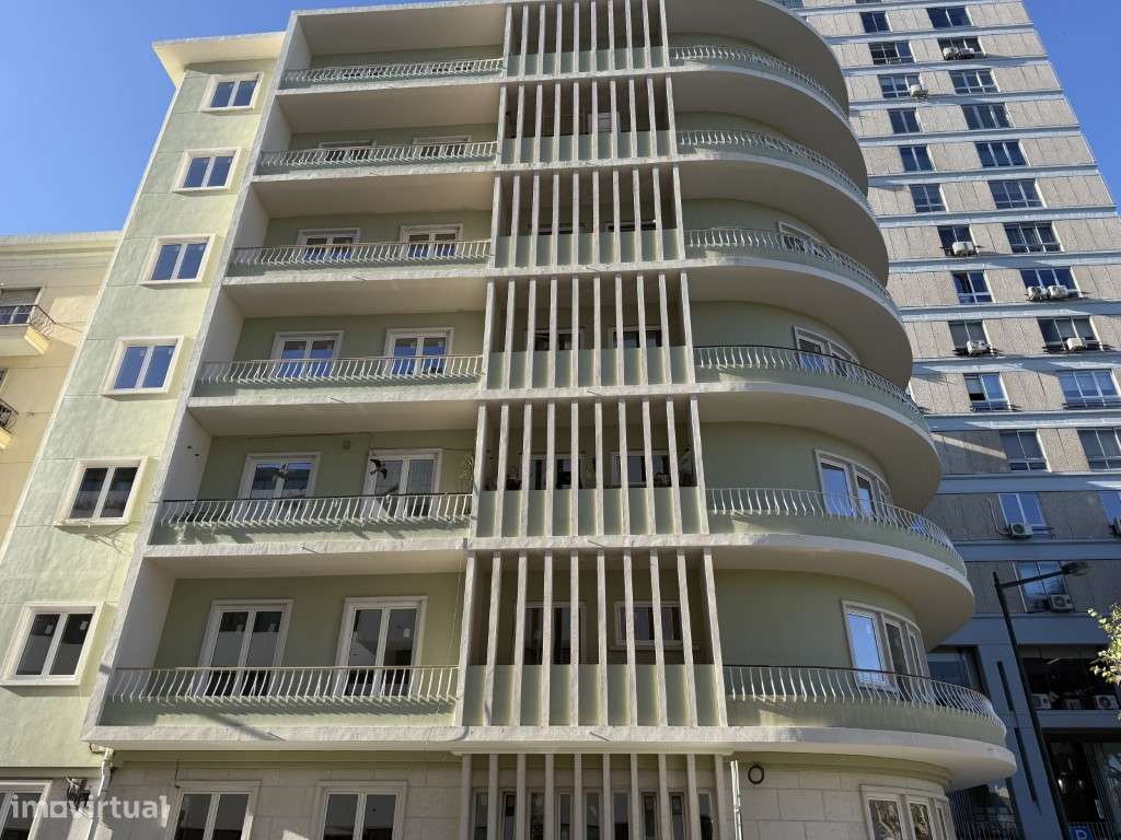 Apartamento para recuperar junto ás Amoreiras-4