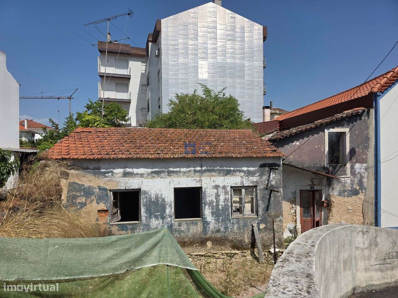 Moradia em ruina com logradouro Ourém-14