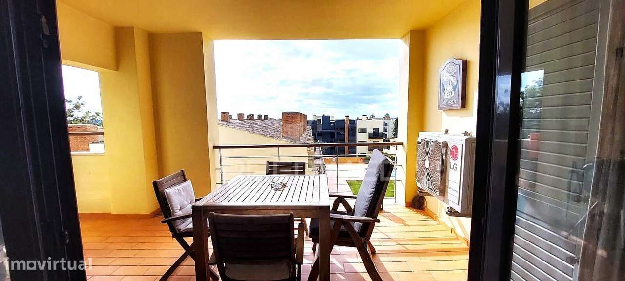 Apartamento T2 Exclusivo com Piscina e 2 Lugares de Estacionamento... - Grande imagem: 2/28