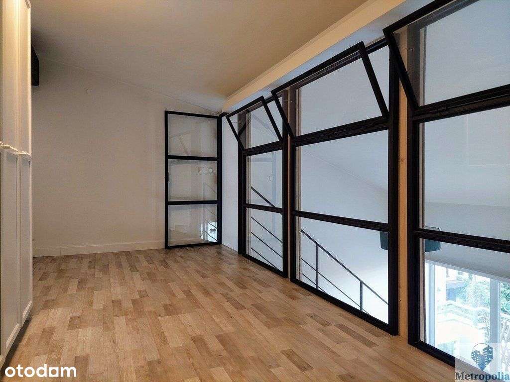 Nietuzinkowe lokum z antresolą i garderobą.-14