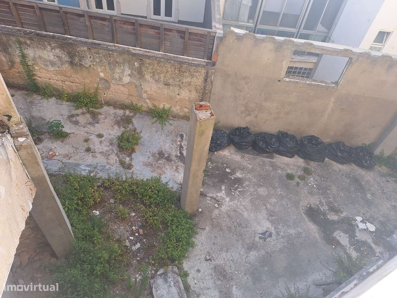 Prédio devoluto SEM Inquilinos junto ao Mercado de Arroios-21