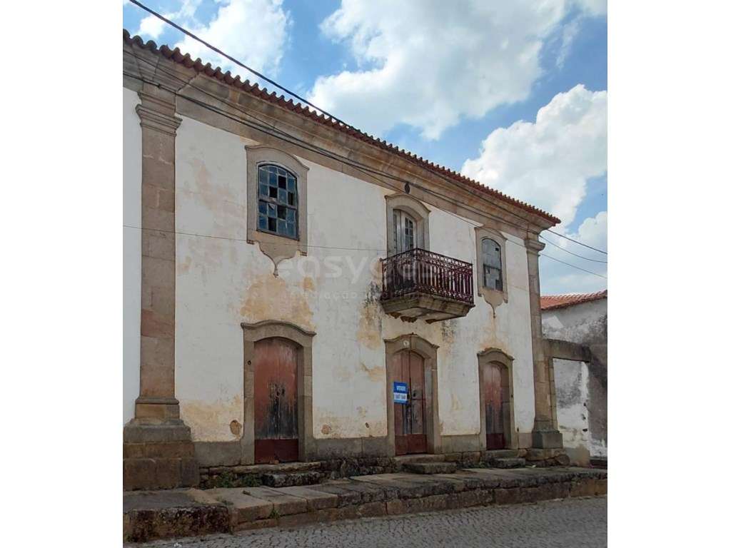 Casa Senhorial com Terreno e Garagem para Recuperar - Charme e Pote... - Grande imagem: 4/15