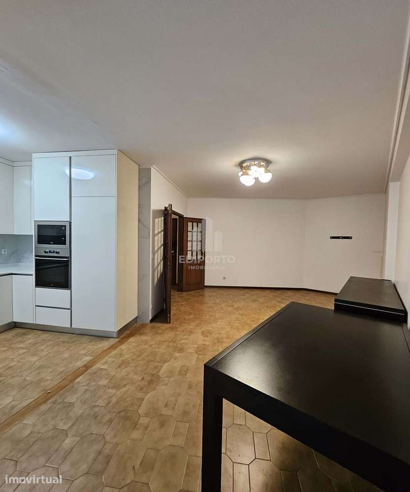 Excelente T2 com garagem e varanda  a escassos metros do Metro Santo O - Grande imagem: 5/13