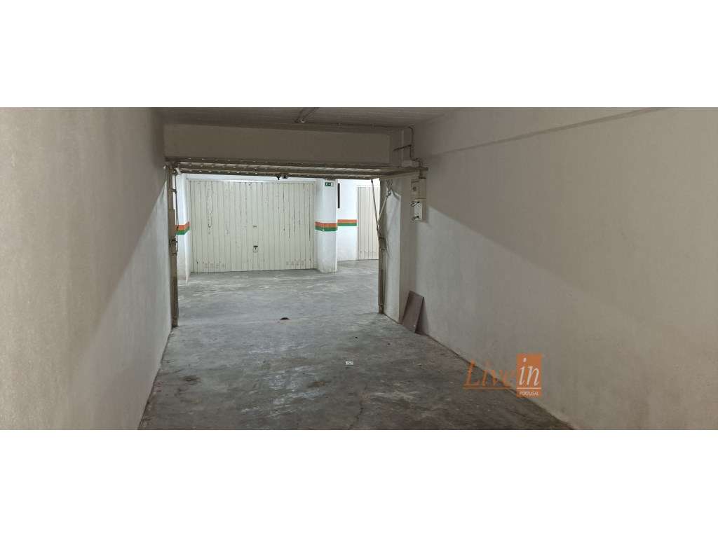 Garagem (BOX) com 22 m2 em Mem Martins - Grande imagem: 5/6