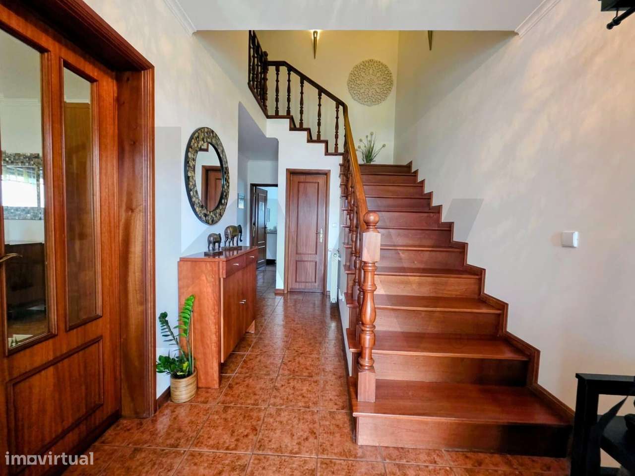 Moradia T4 espaçosa, com jardim e suite, em ótimo estado, a 8 min. do - Grande imagem: 4/54