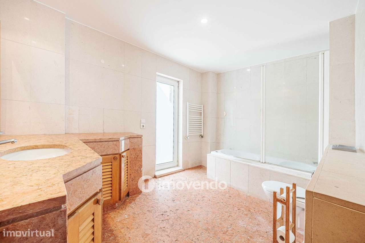 Moradia T5+2 com garagem, em condomínio com piscina, em Murches-21