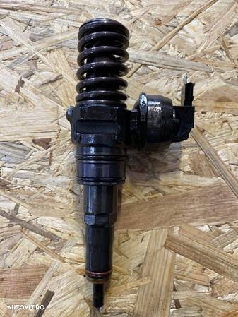 Injector VW Passat B6 Variant 2.0TDI  BMP ,4 Motion , Manual - 1