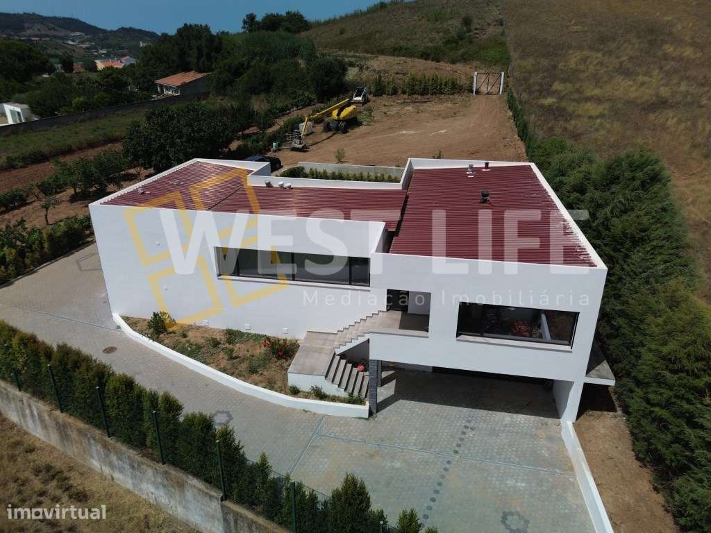 Moradia Térrea T4 com cave com vistas panorâmicas - localizada em B...-10