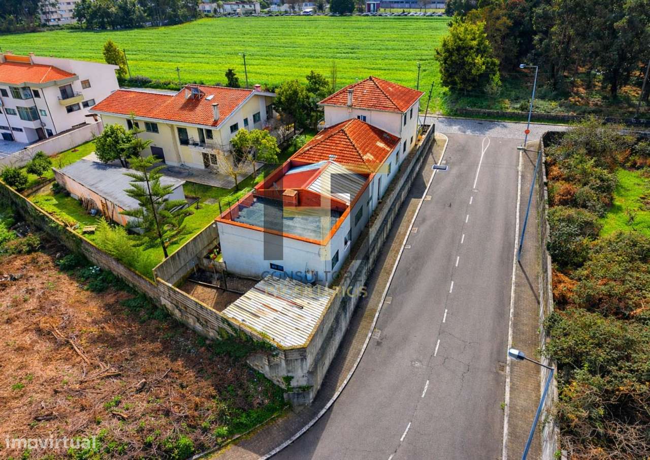 Moradia com Armazém e 2 Habitações | Elevado Potencial de Investime - Grande imagem: 4/23