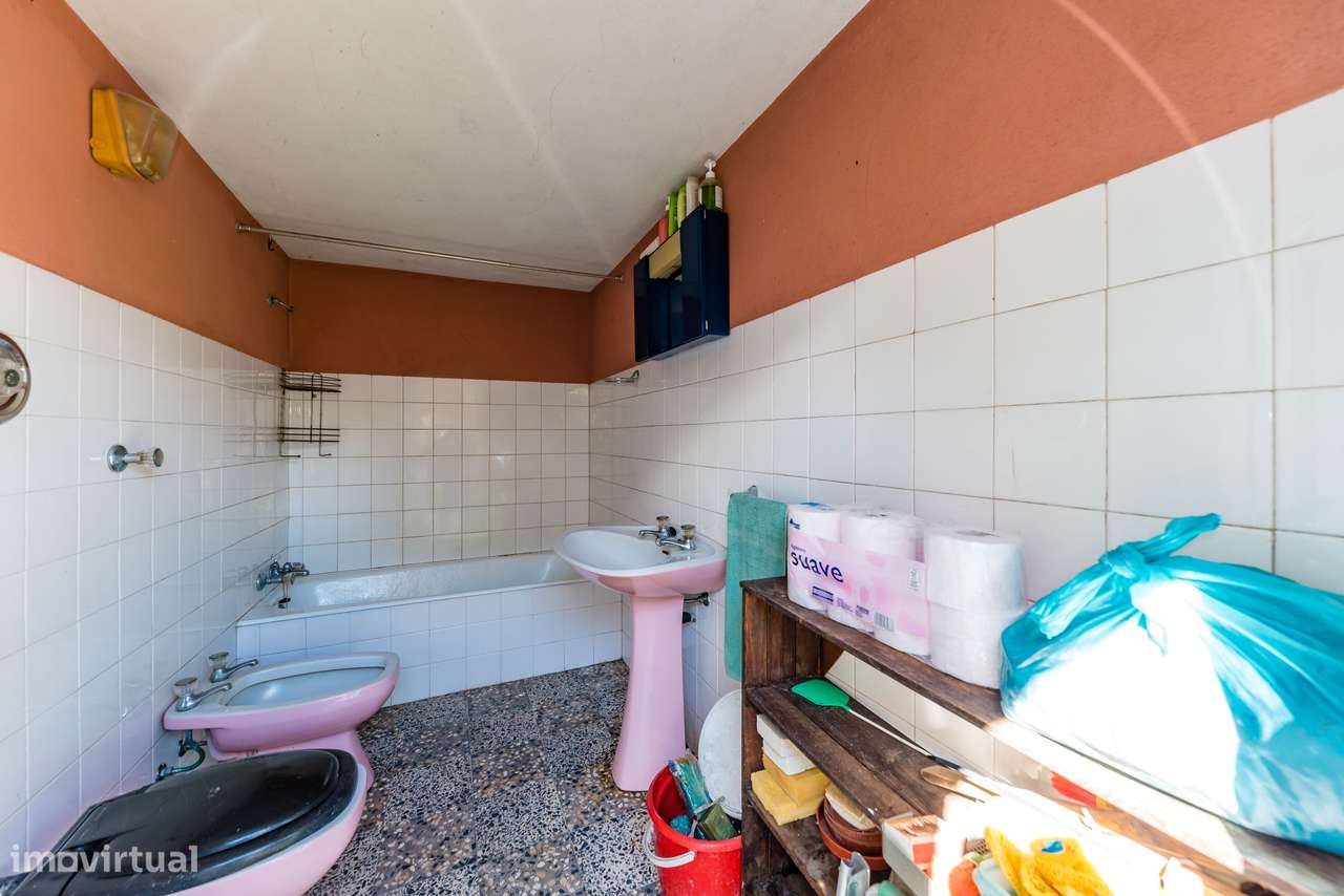 MORADIA T1 + ANEXOS E TERRENO | BEMPOSTA | ABRANTES-37