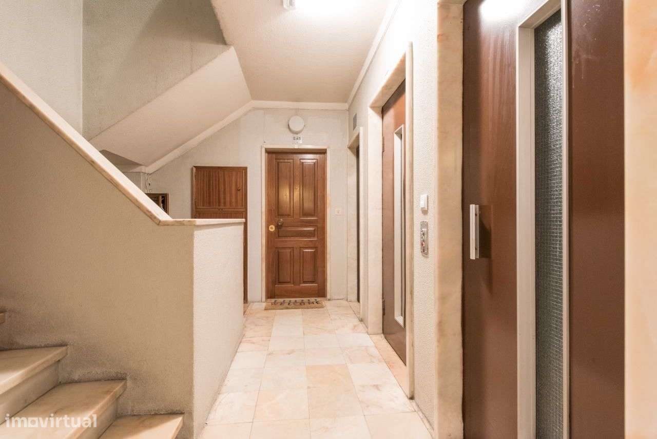 Mimoso Estudio c/ varanda em zona nobre: Urbanz Quinta Grande 3 minuto - Grande imagem: 5/29