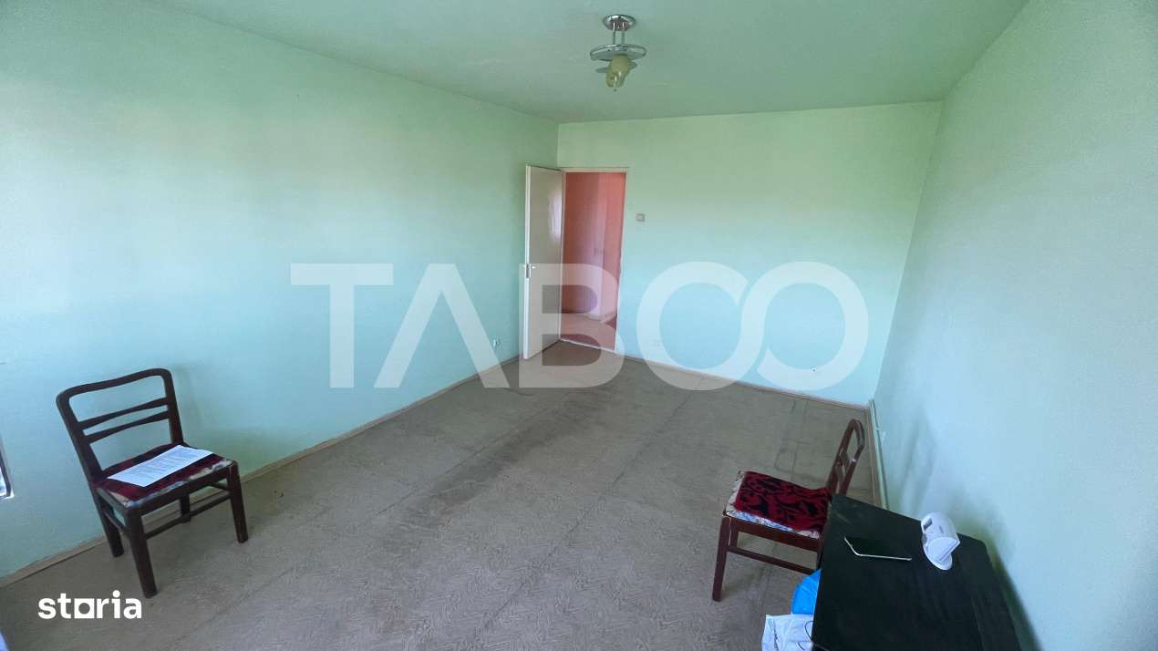 Apartament de vanzare 2 camere cu vedere la munte etaj 4 Vasile Aaron - Imagine principală: 3/7