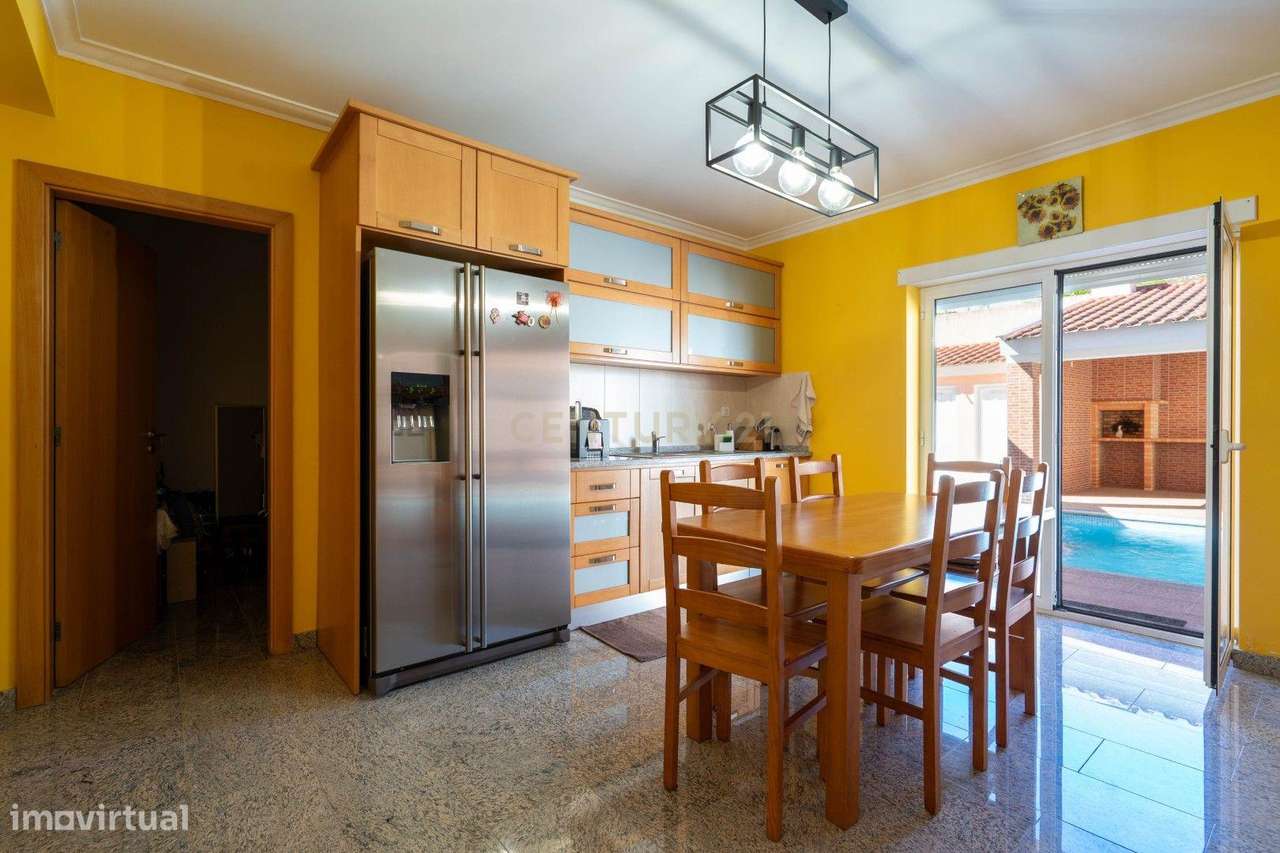 Moradia T3 - C/ espaço exterior e piscina-26