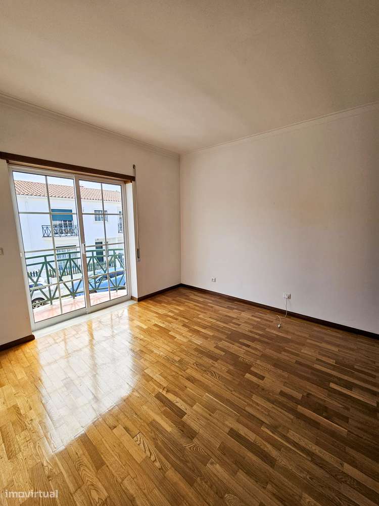 Moradia T5 com terraço e garagem, pronta a habitar-15