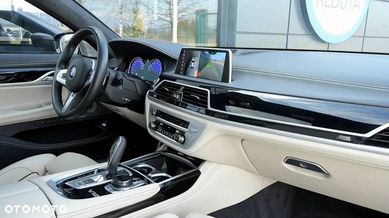 BMW Seria 7 M760Li xDrive - 16