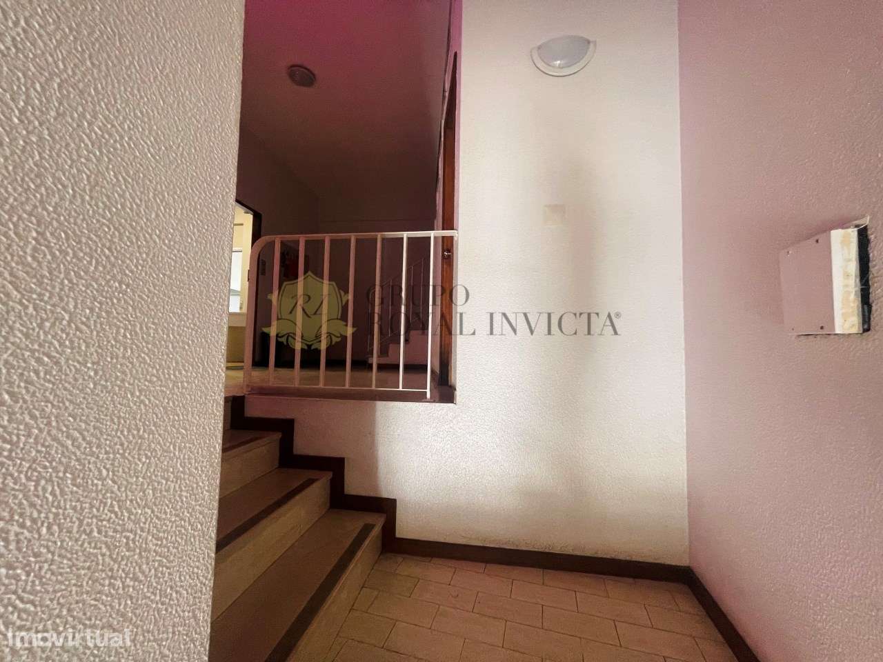 Prédio em frente à Câmara de Gondomar - Grande imagem: 4/12